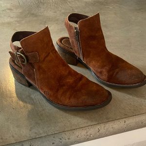 Born booties back cutout. Size 9.5